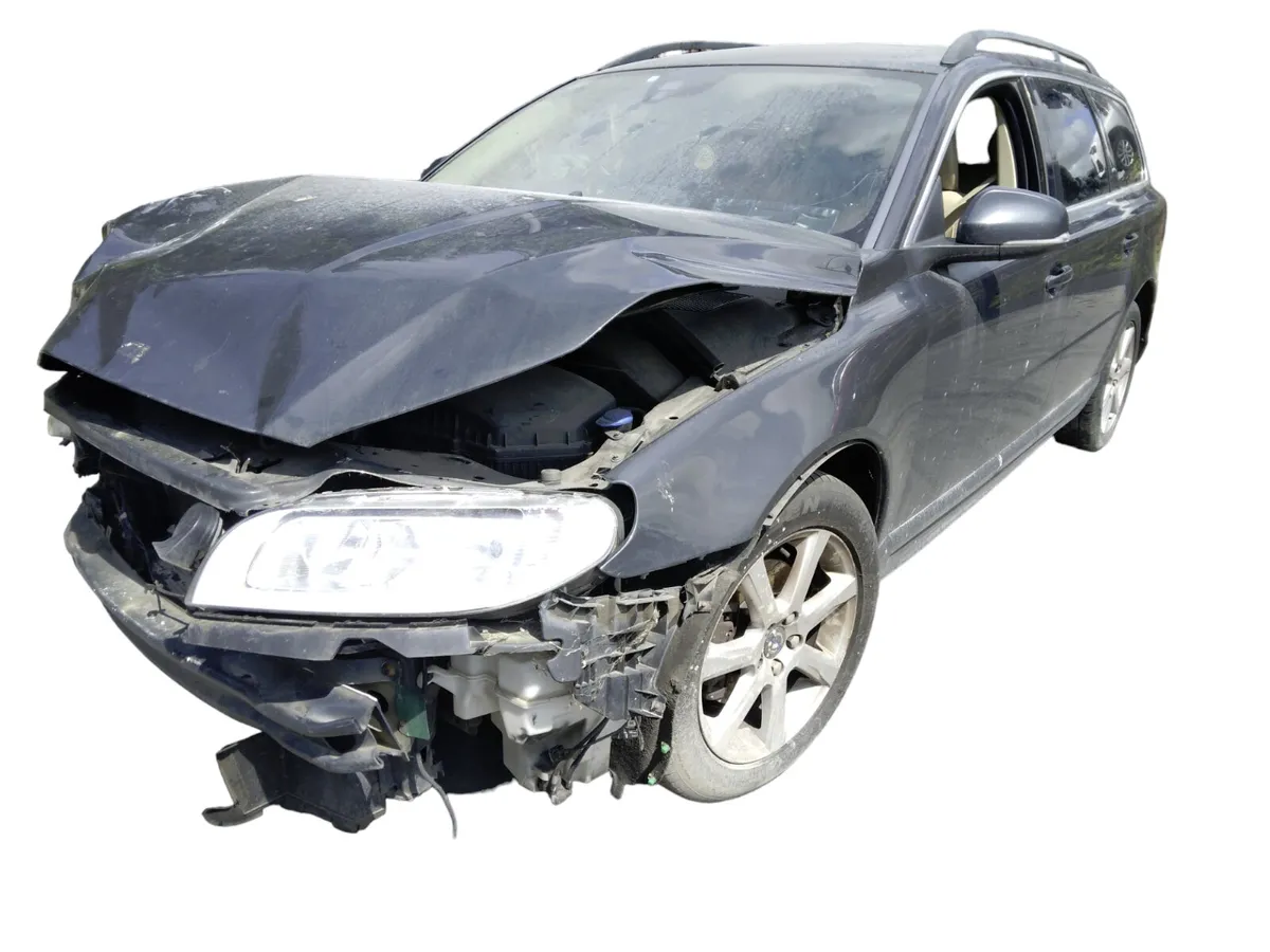 2015 VOLVO V70 For Breaking/Dismantling - Image 1