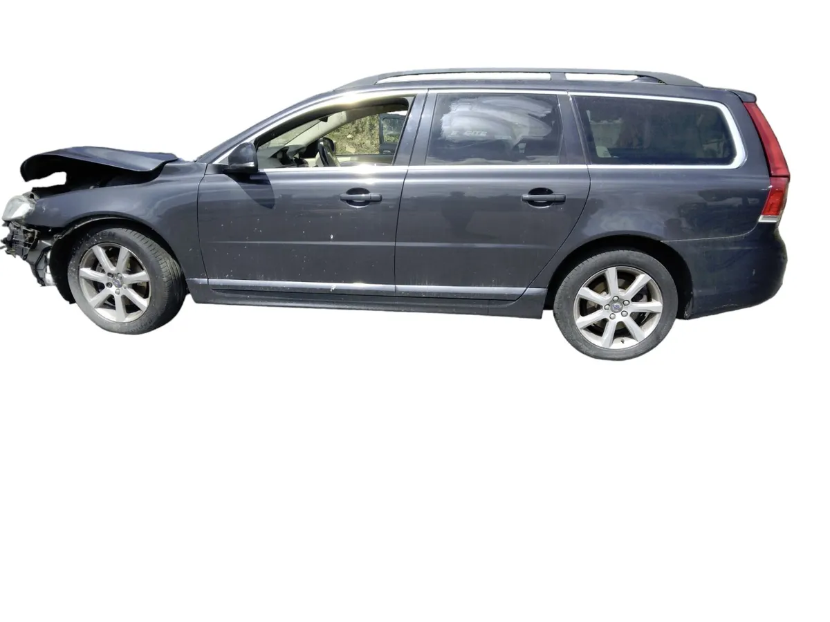 2015 VOLVO V70 For Breaking/Dismantling - Image 2