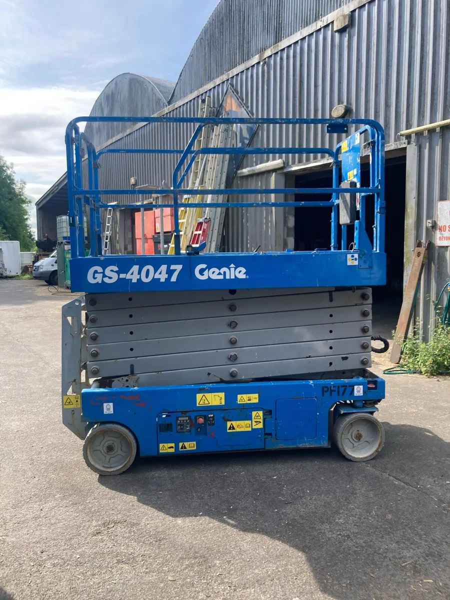 Genie 4047 Scissor Hoist for sale - Image 4