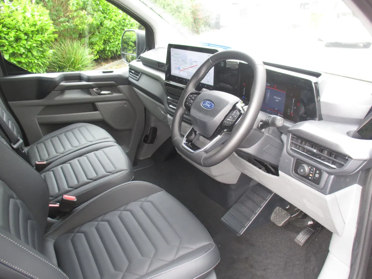W/C ACCESS TOURNEO TITANIUM LWB AUTO 2.0TD 9 SEAT - Image 4