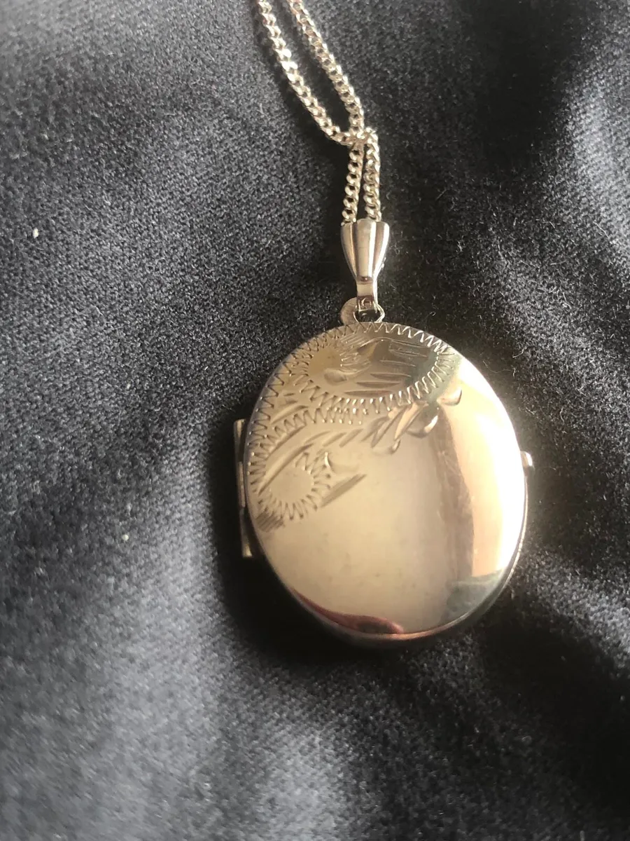 Silver locket & chain - Image 2