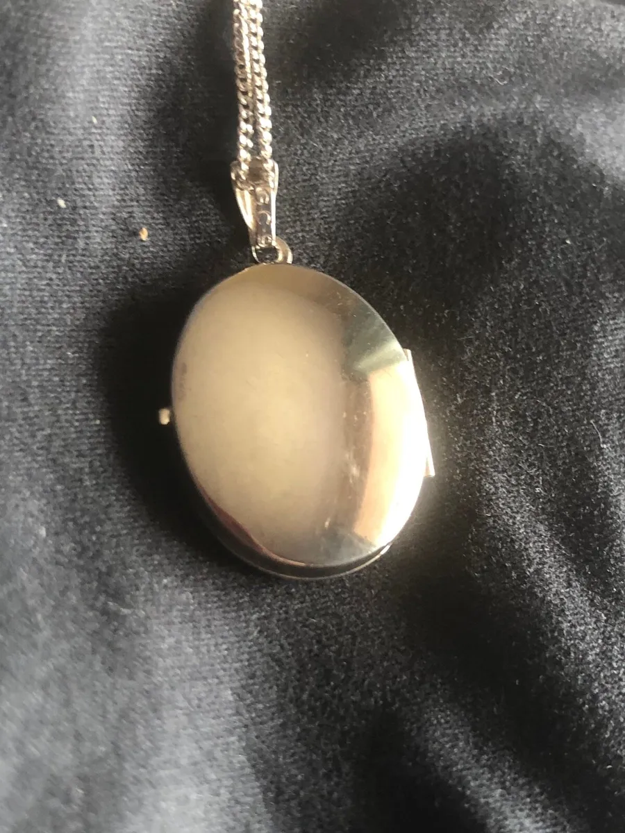 Silver locket & chain - Image 3