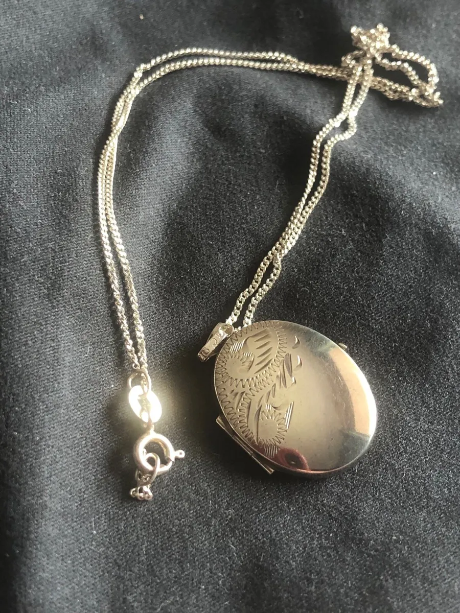 Silver locket & chain - Image 4