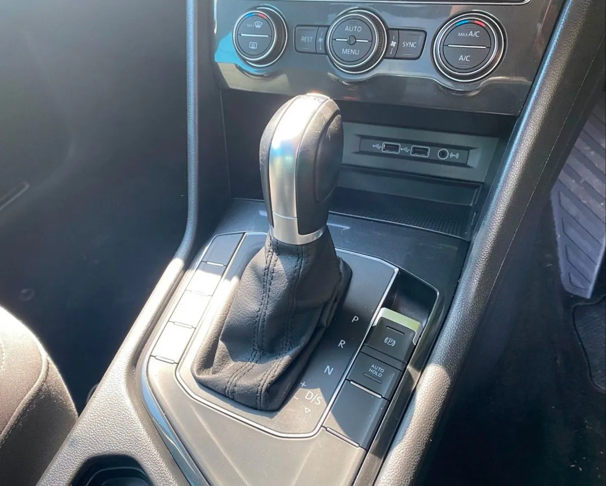 Volkswagen Tiguan  automatic  85 287 Km s - Image 2