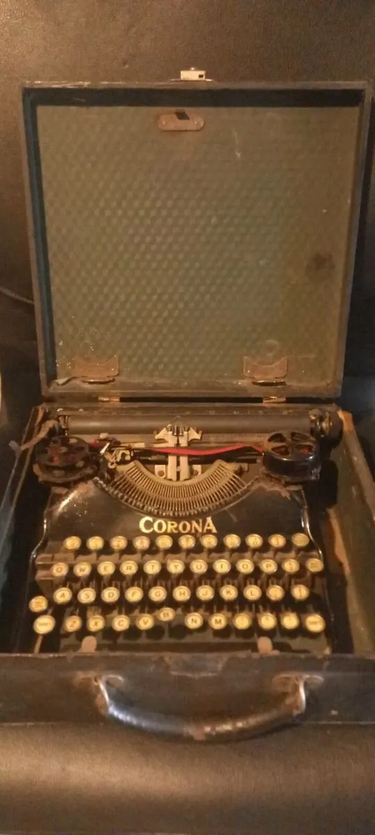 Antique Typewriter with original case - Image 1