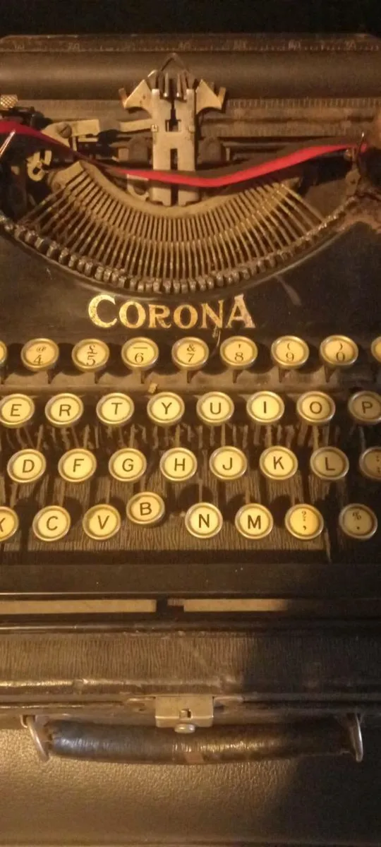 Antique Typewriter with original case - Image 3