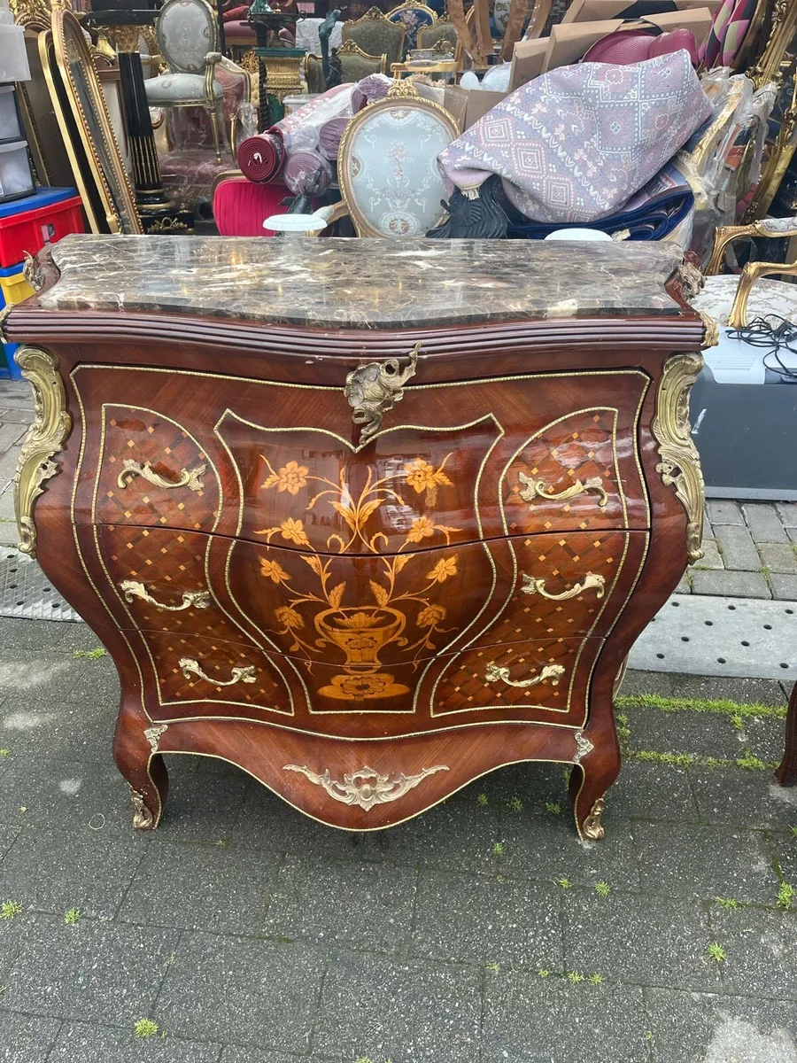 Terence Clifford Antiques. Sale - Image 4