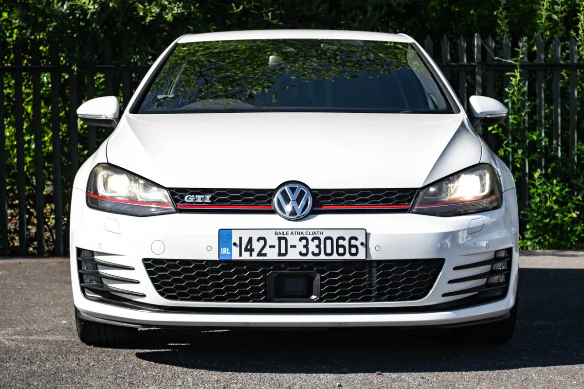 2014 Golf GTI DSG *VERY LOW MILEAGE* WHITE KEYLESS - Image 2