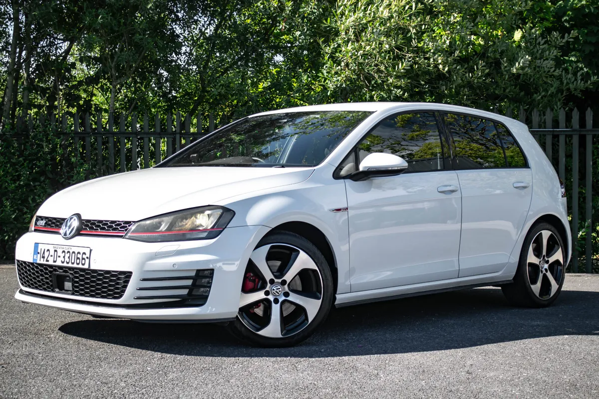 2014 Golf GTI DSG *VERY LOW MILEAGE* WHITE KEYLESS - Image 3