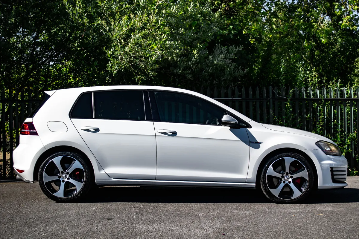 2014 Golf GTI DSG *VERY LOW MILEAGE* WHITE KEYLESS - Image 4