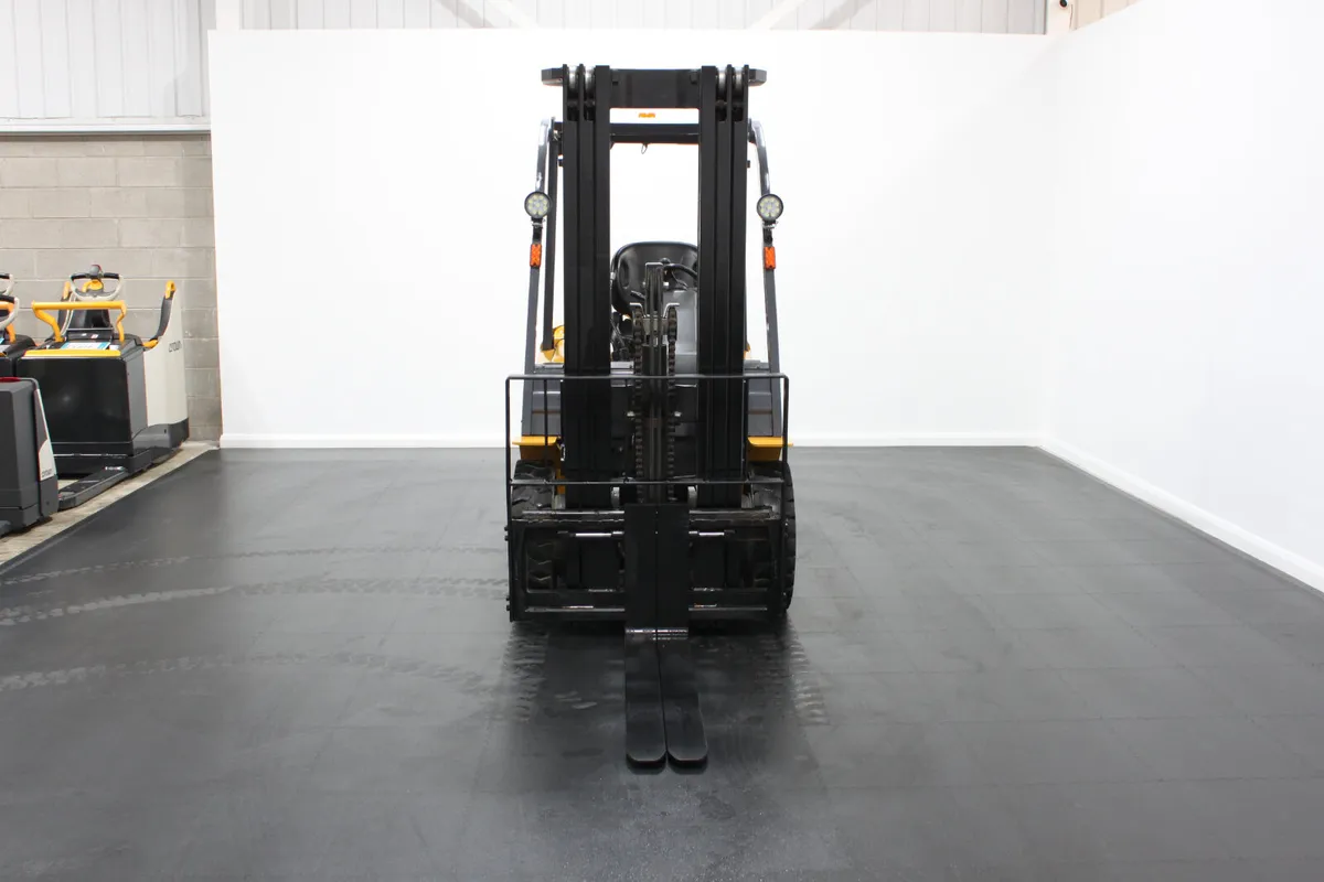 UNI TCM- FD25 2.5T Diesel Counter Balance Forklift - Image 4