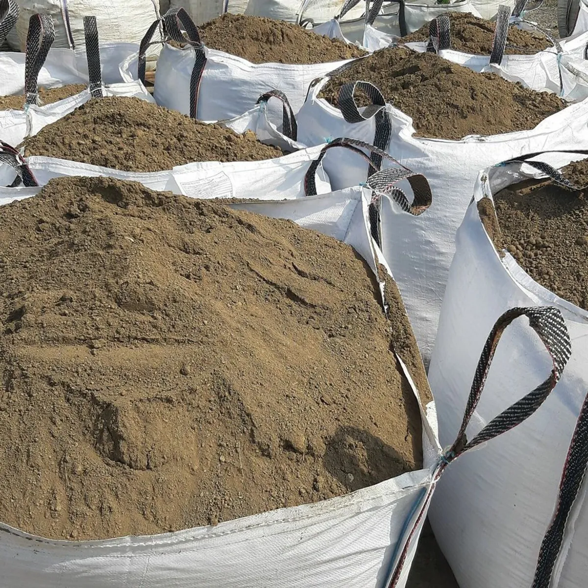 Screened garden Topsoil - Image 2