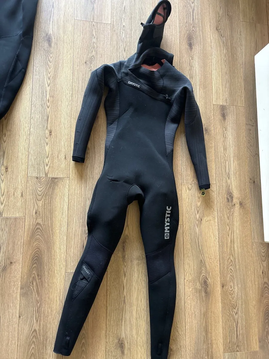 Wet suits - Image 4