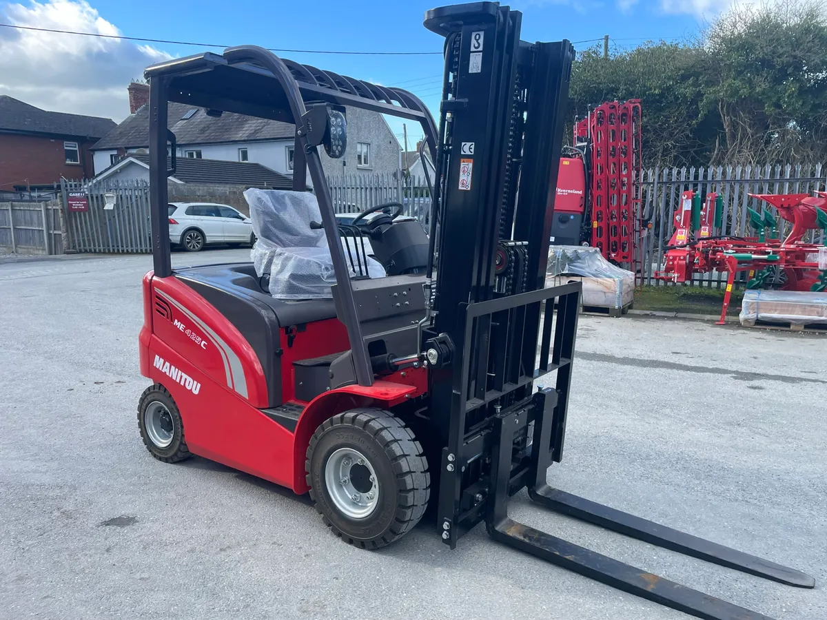 Manitou ME425C 48v Full electric forklift - Image 4