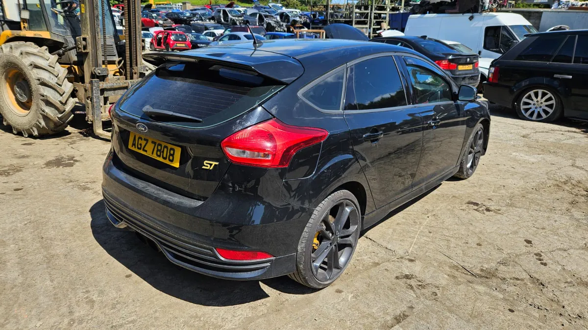 Breaking 2016 Ford focus 2.0 ST-2 turbo - Image 4
