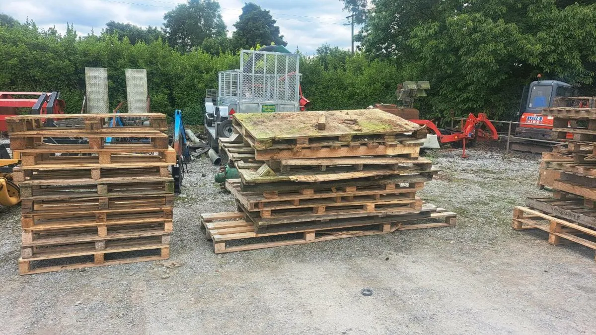 Free pallets and timber - Image 3