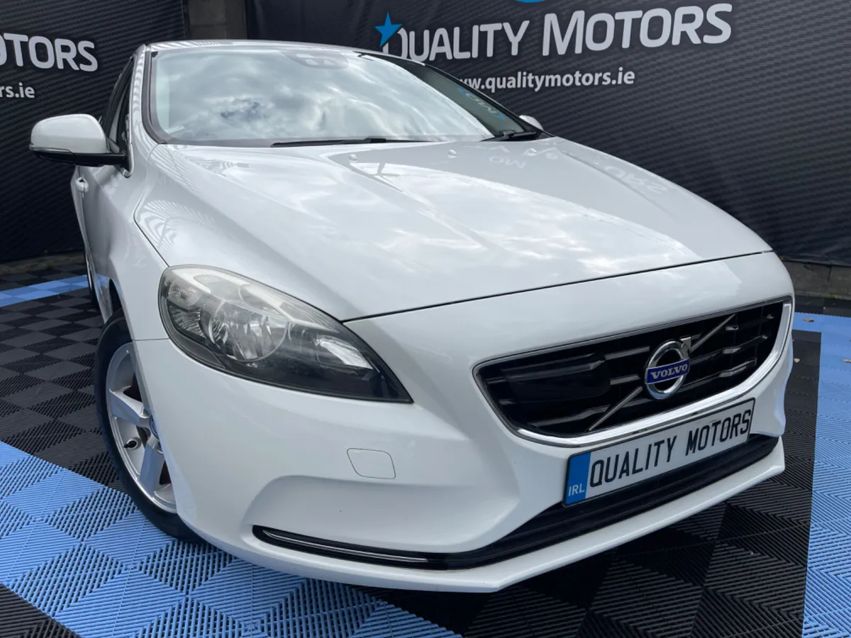 2015 VOLVO V40 (S30) - Image 3