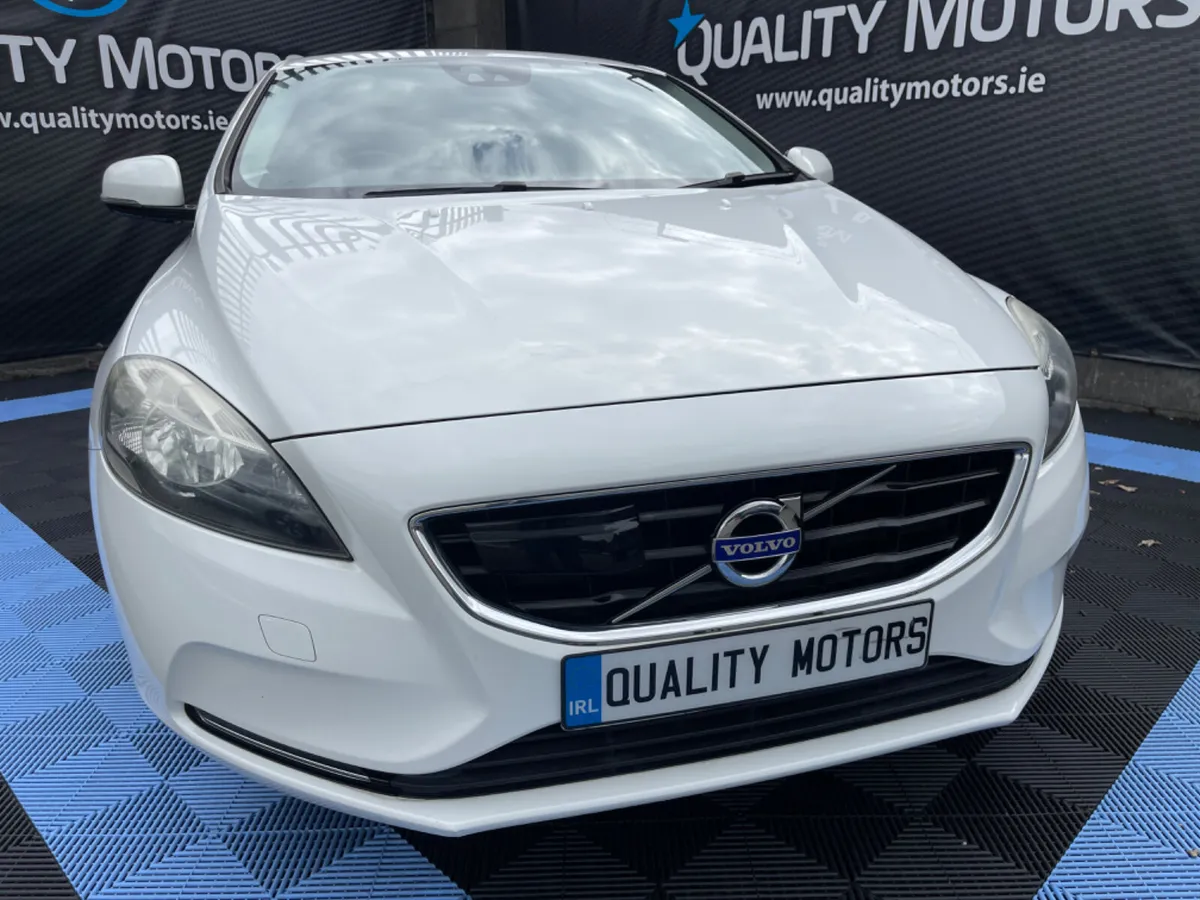 2015 VOLVO V40 (S30) - Image 2