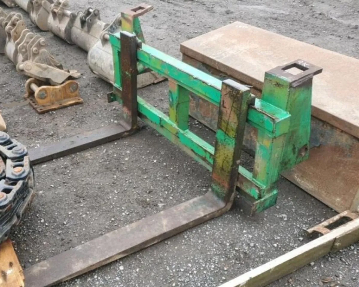 Pallet fork attachment - Image 1