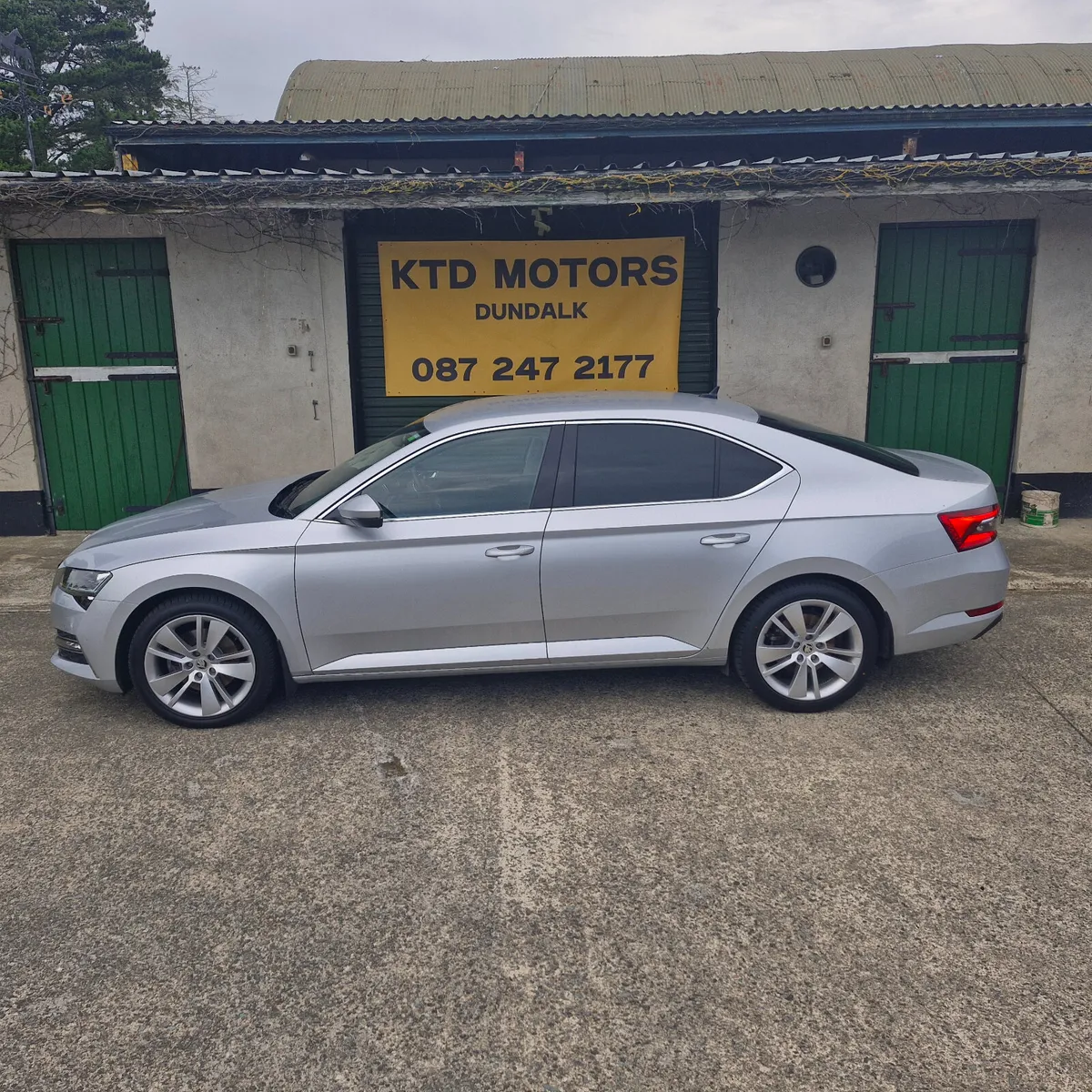 Skoda Superb 2022 1.4 petrol hybrid - Image 4