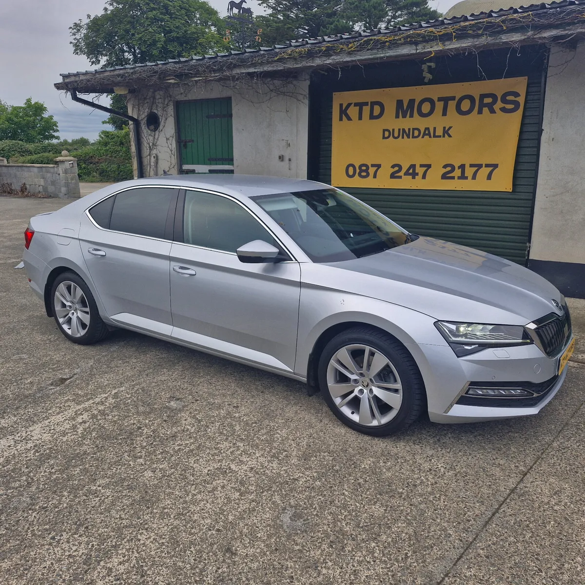 Skoda Superb 2022 1.4 petrol hybrid - Image 3