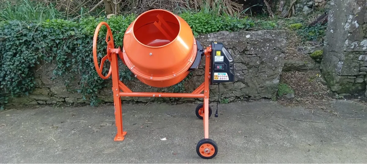 Concrete mixer - Image 1