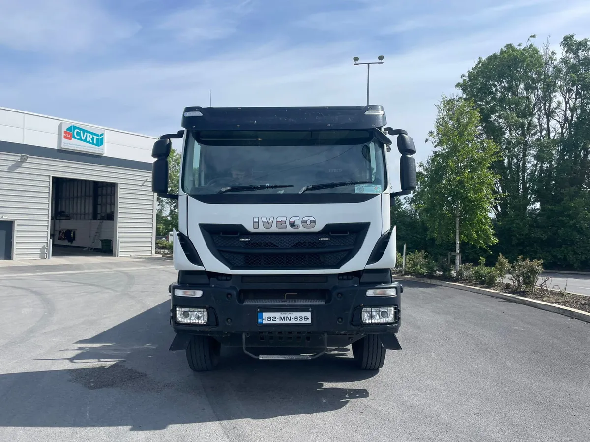 2018 Iveco Trakker 410 Tipper - Image 2