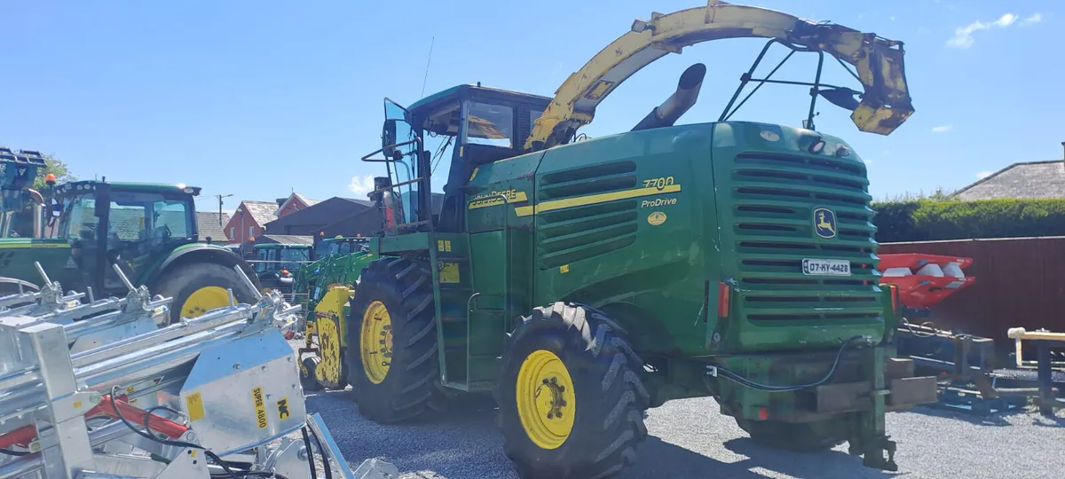 2007 John Deere 7700 SPFH - Image 2