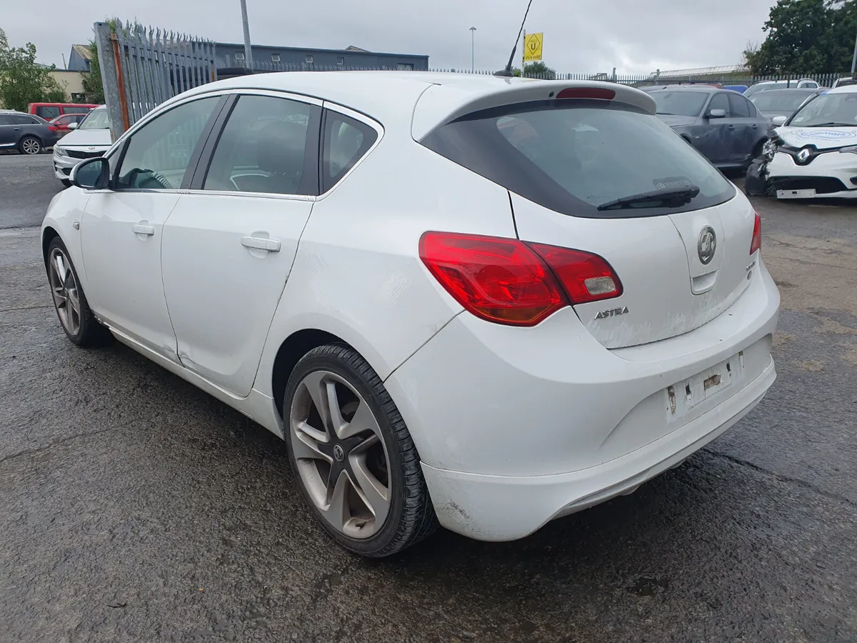 14 OPEL ASTRA  1.6 CDTI (B16DTL) FOR BREAKING - Image 4