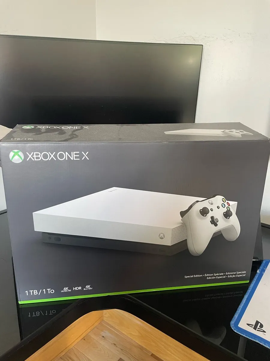 Xbox One X White 1Tb + 30 games - Image 2