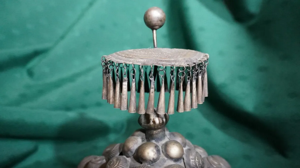 Exquisite Traditional Chinese Wedding Crown - Image 1