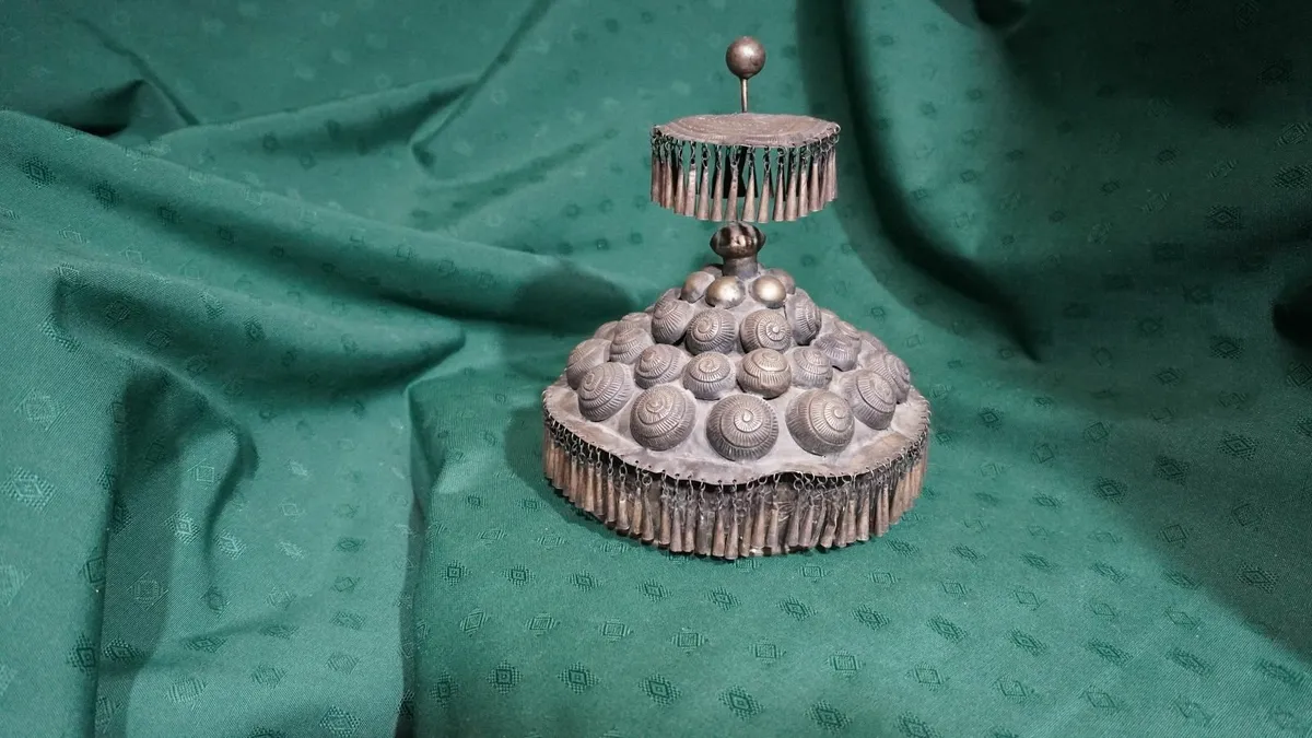 Exquisite Traditional Chinese Wedding Crown - Image 2