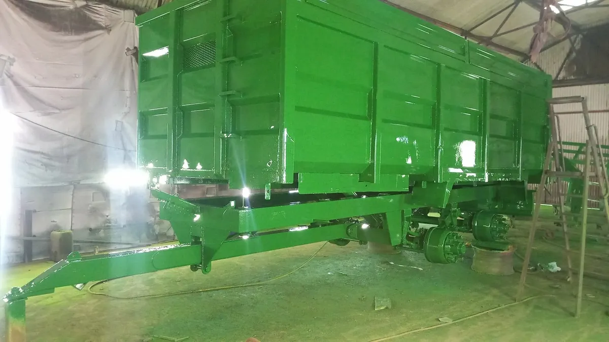 Sandblasting and paint trailer grain dump silage - Image 1