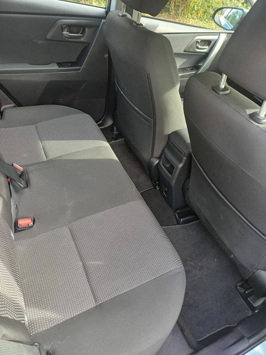 Toyota Auris 2014 - Image 4