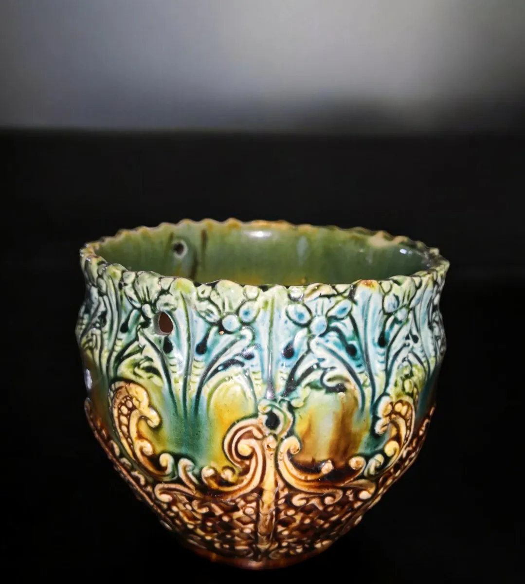 Beautiful Victorian majolica planter - Image 1