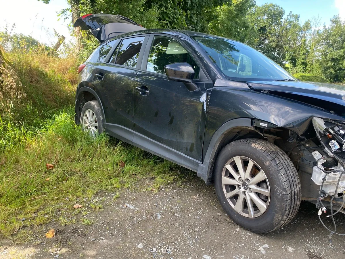 🟢2017 Mazda XC-5 breaking for parts only - Image 3