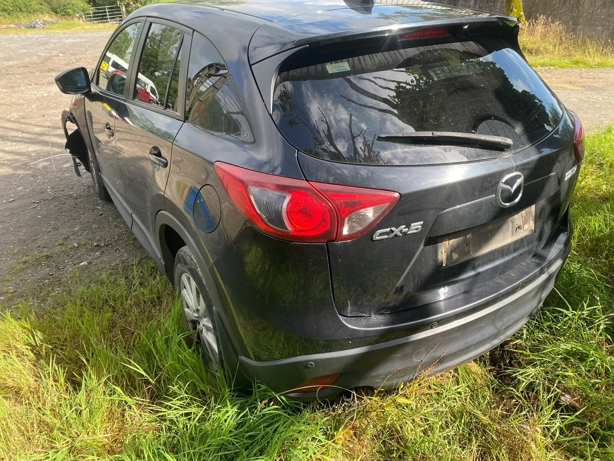 🟢2017 Mazda XC-5 breaking for parts only - Image 4