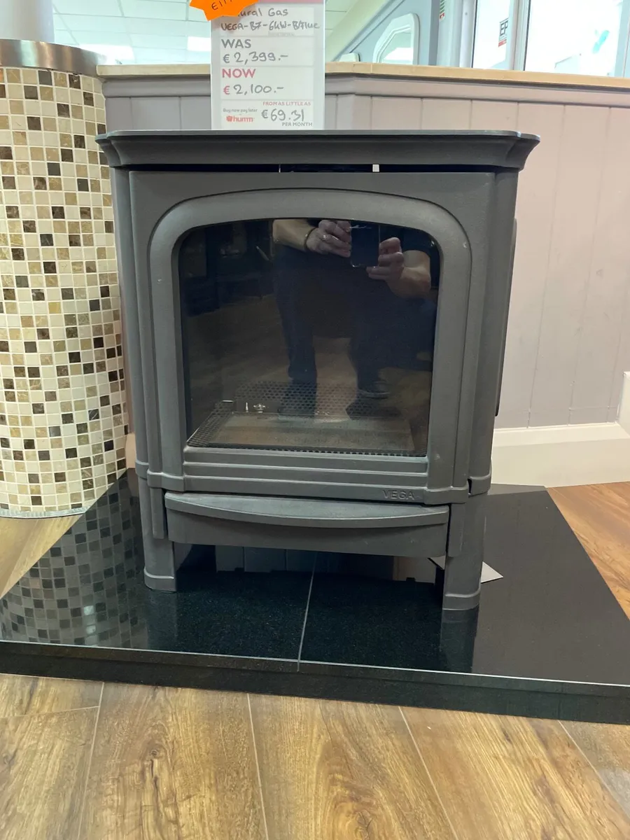Ex-display Vega B7 6kw Gas Stove - Image 1