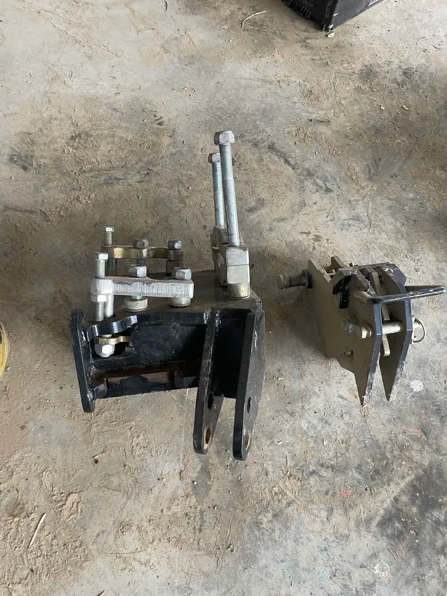 Mc Connell axle brackets - Image 1