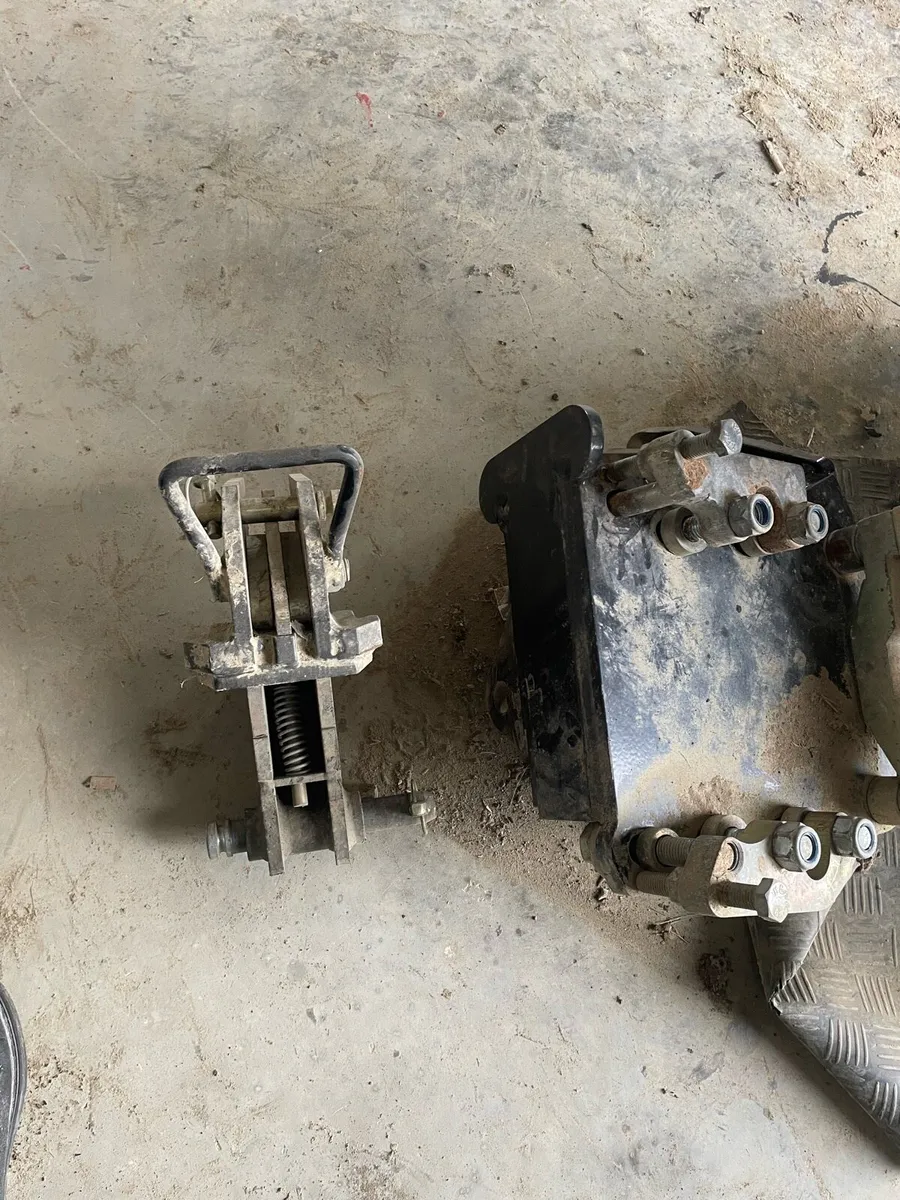 Mc Connell axle brackets - Image 2