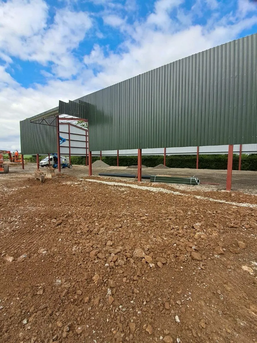 Farm buildings  steel erecting - Image 1