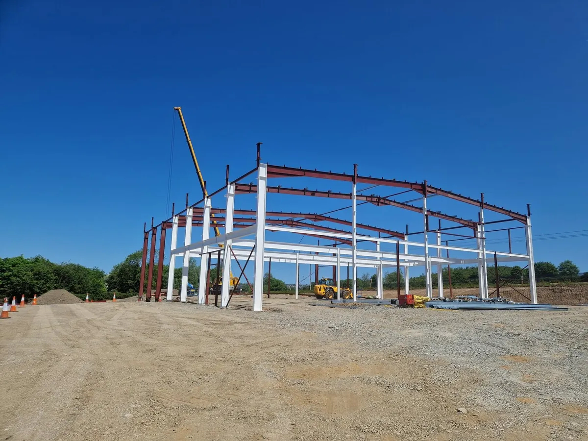 Farm buildings  steel erecting - Image 2