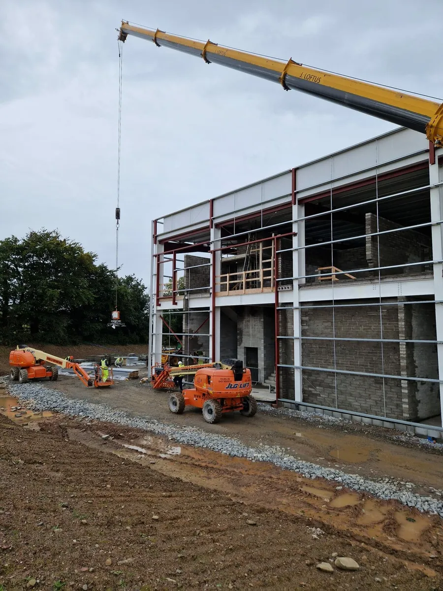 Farm buildings  steel erecting - Image 4
