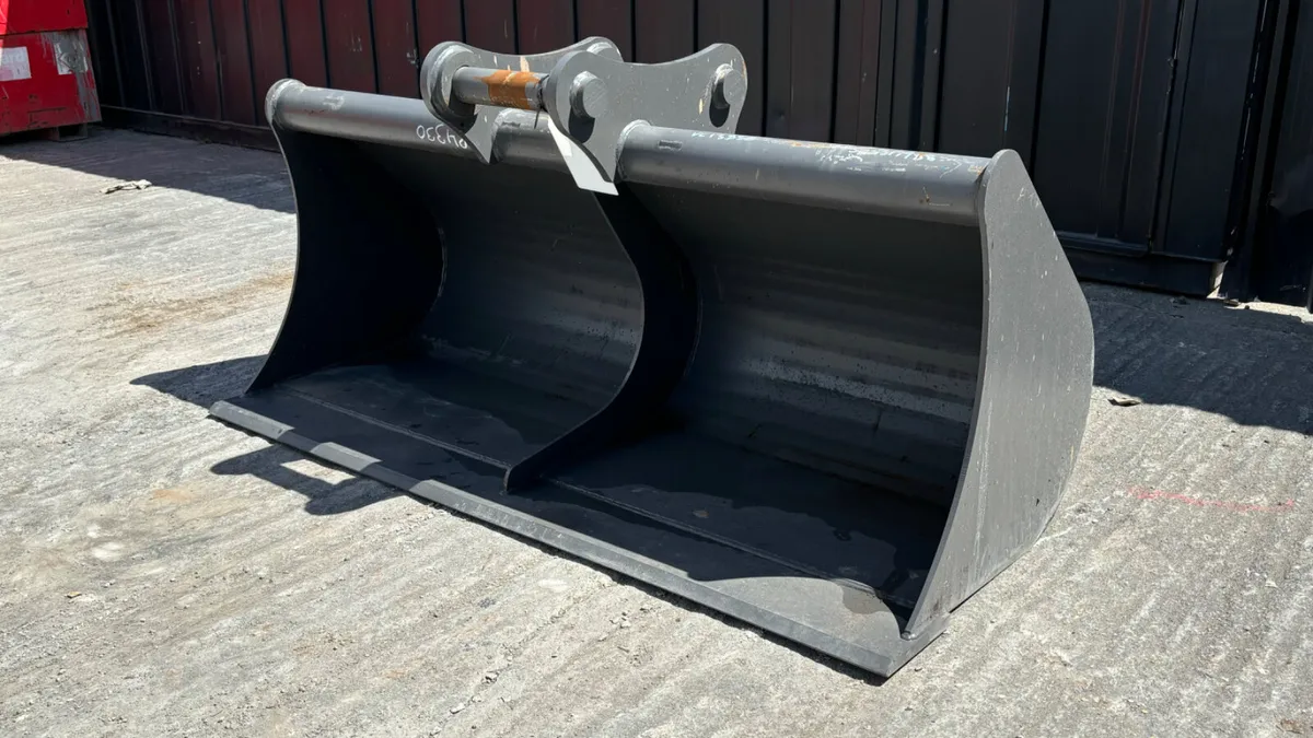 70” Grading Bucket 65mm Pins for 13 Ton Excavator - Image 1