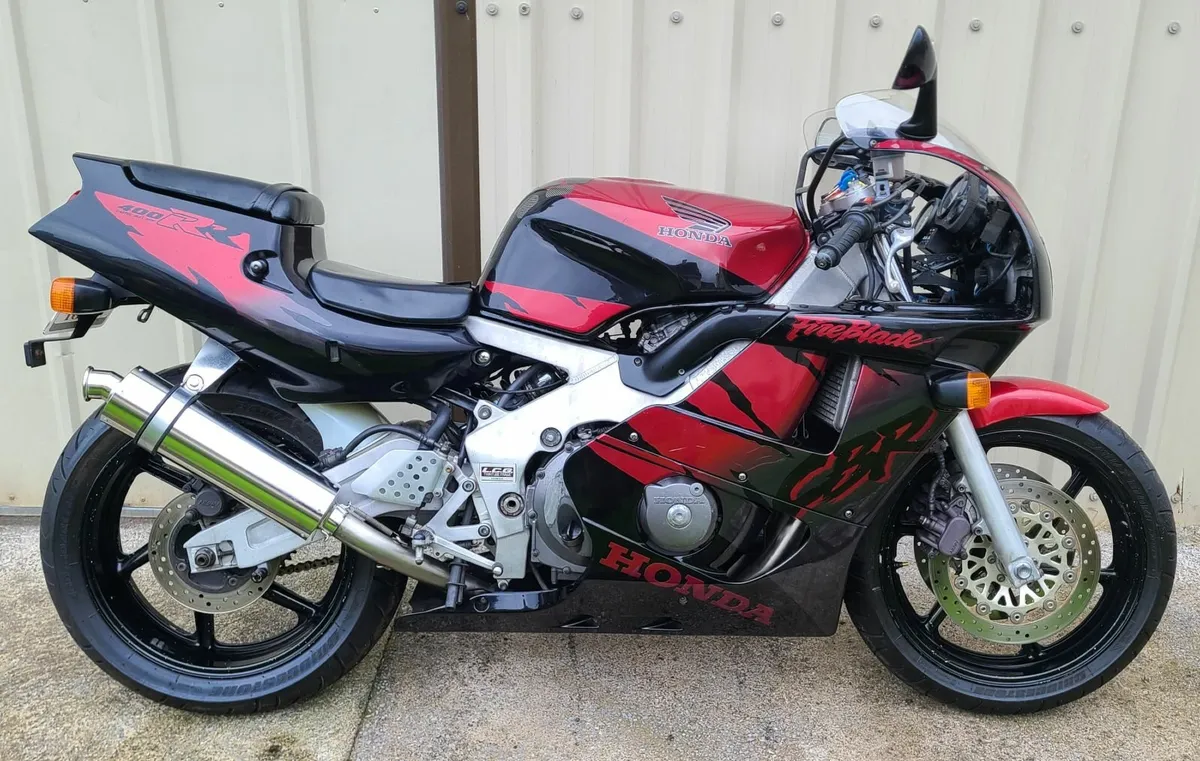 Honda CBR 400 RR - Image 1