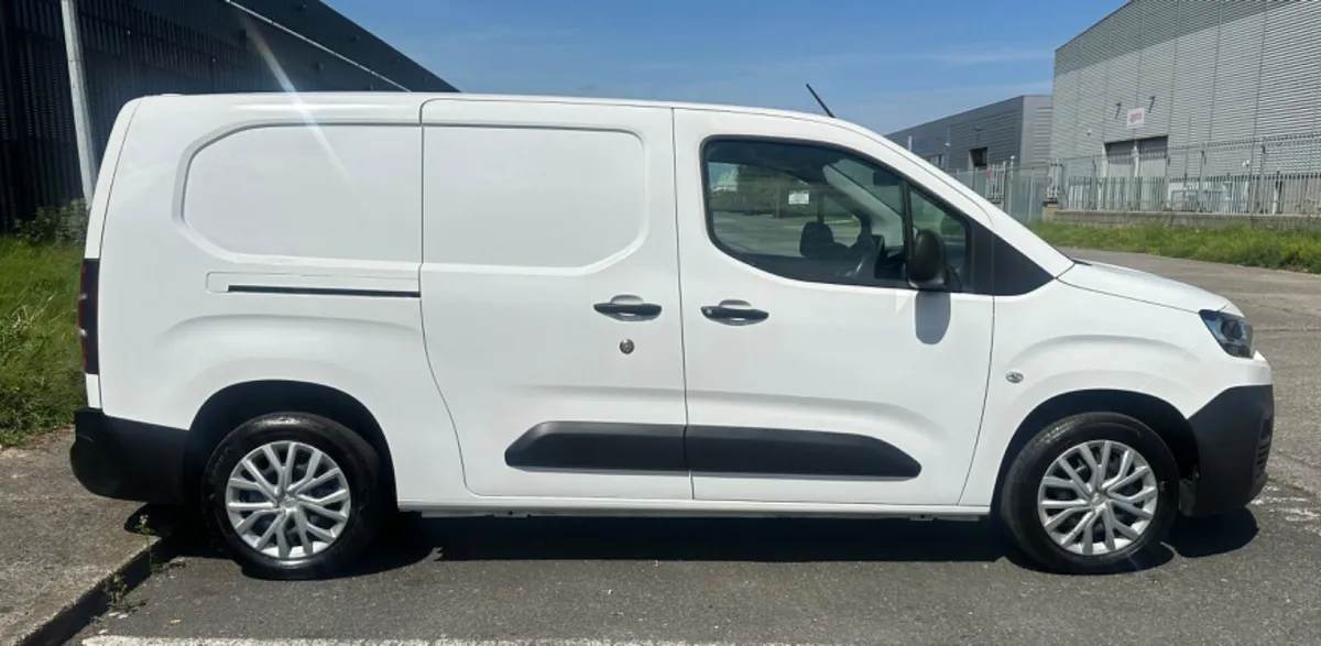 202 Citroen Berlingo LWB 100Bhp - Image 3