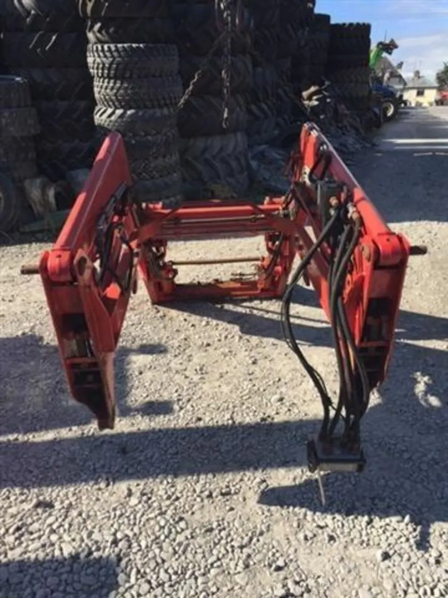 Chillton MX 40.85 Loader To Fit NH, MF, JD Etc. - Image 4