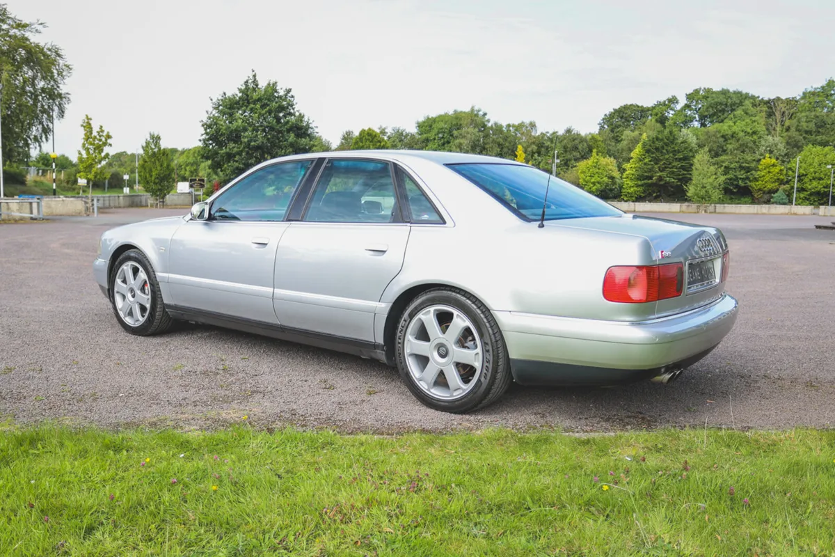 2002 Audi S8 (4.2 V8) - Image 2