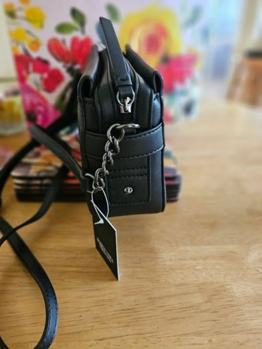 Vera Wang Leather Cross-Body Bag / NEW / REDUCED - Image 3