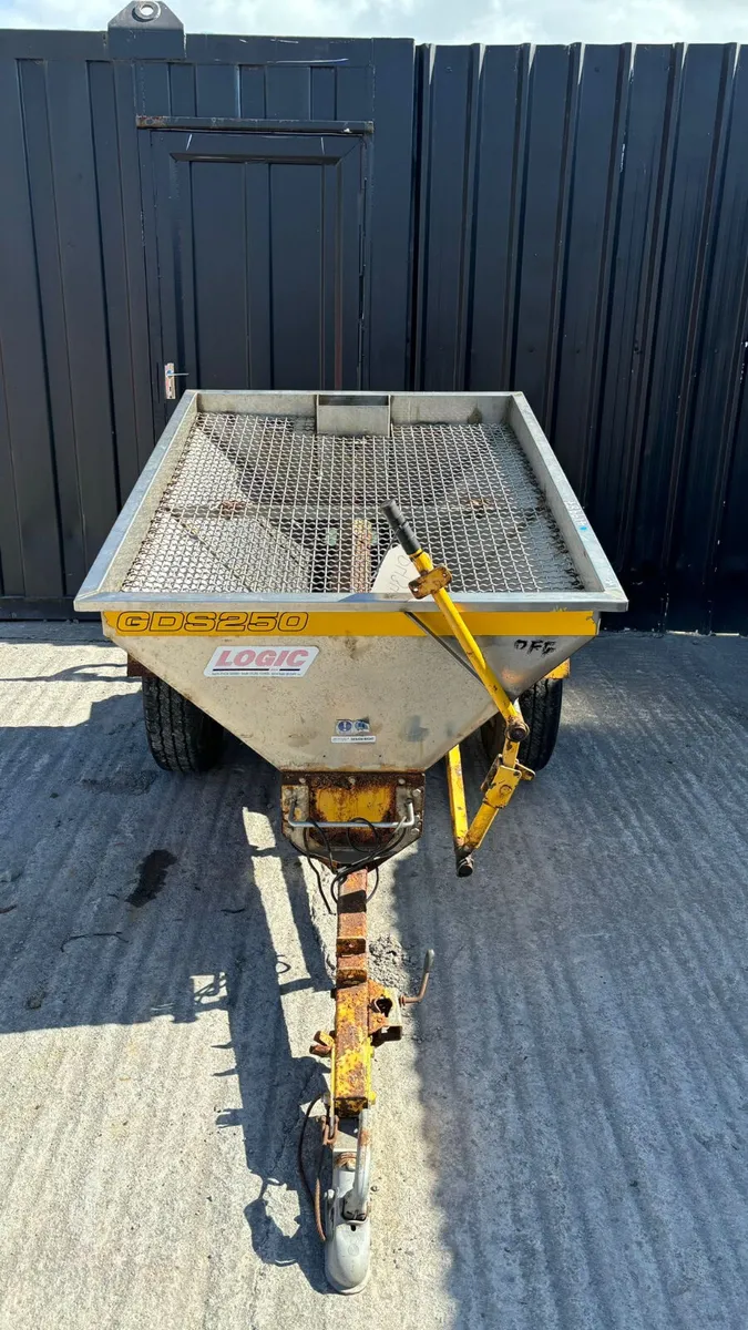 Logic GDS250 Grit / Salt Spreader - Image 2